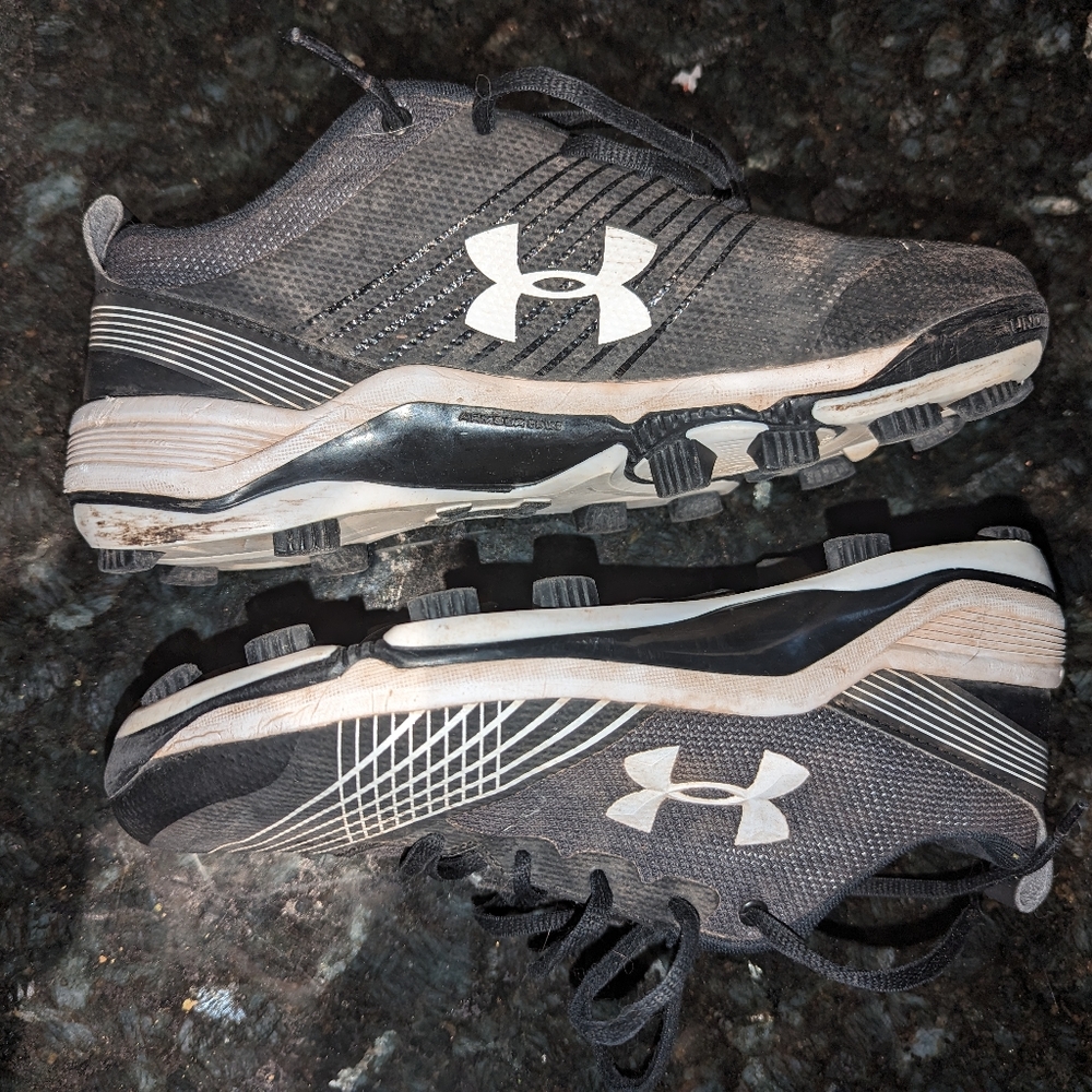 Women's Under Armour 7.5 baseball cleats